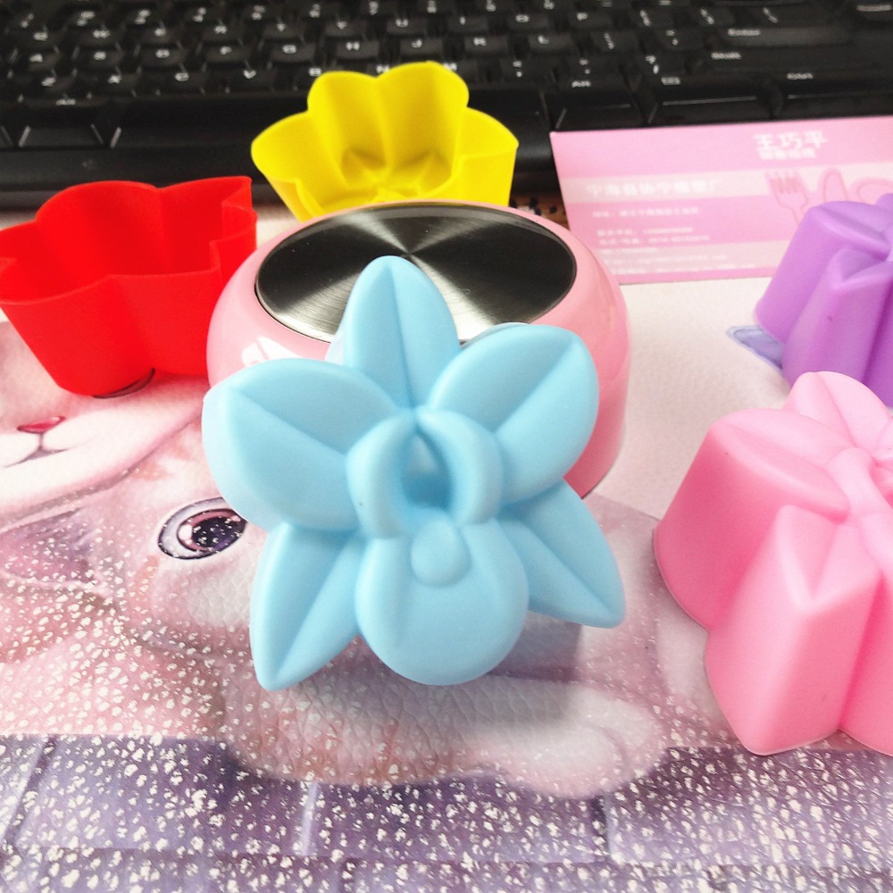 かわいい5cmフラワーシリコンケーキ型 耐熱性 再利用可能  - Diy Electronics Components のレビューと価格